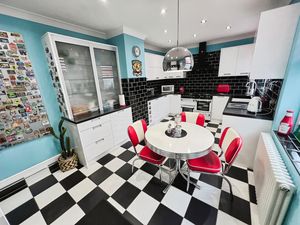 Kitchen- click for photo gallery